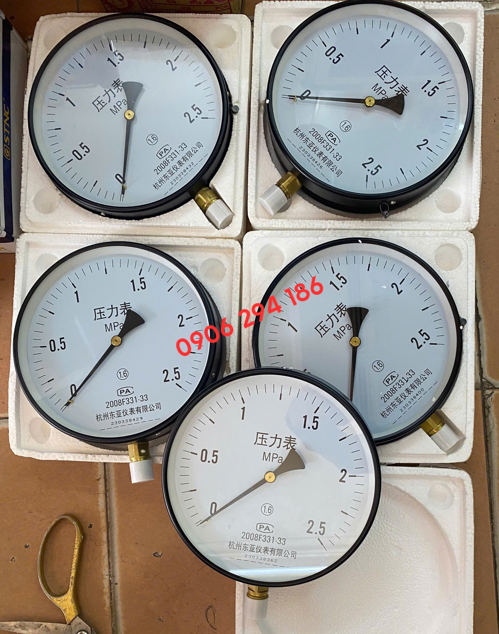 ĐỒNG HỒ ÁP SUẤT TRUNG QUỐC MẶT 200MM 2.5MPA